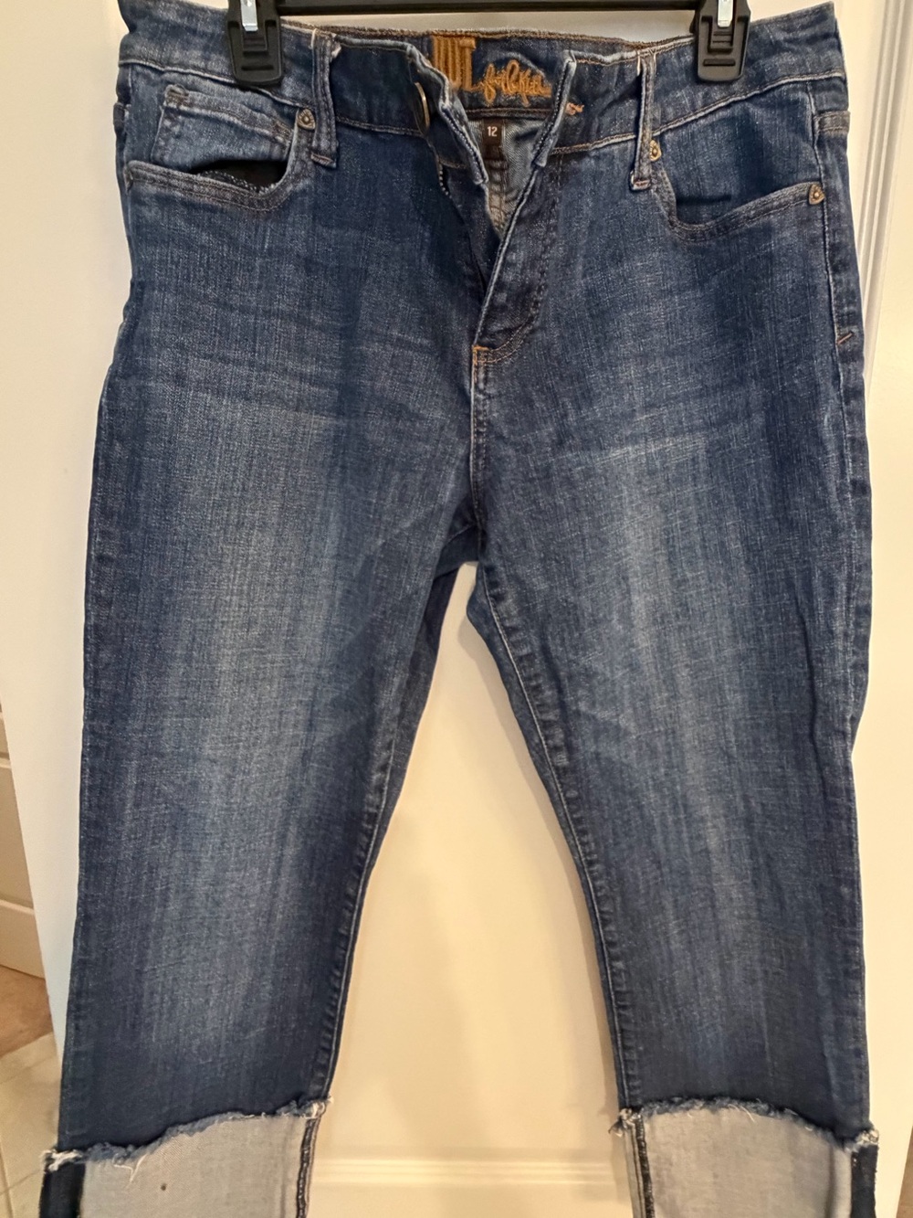 Kut from the Kloth Women's Dark Blue Cropped Jeans with Frayed hem cuff